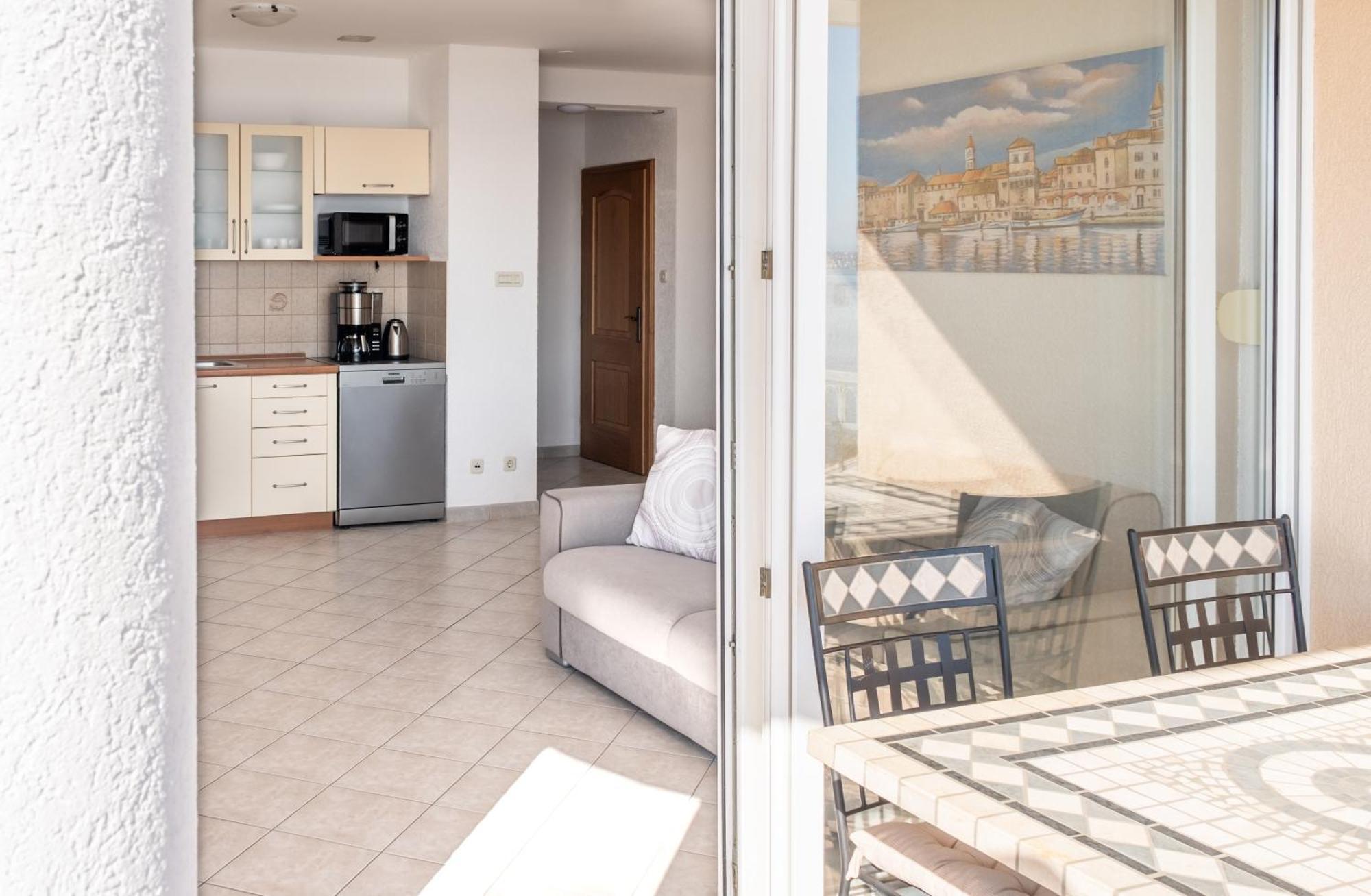 Apartments More Трогир Стая снимка